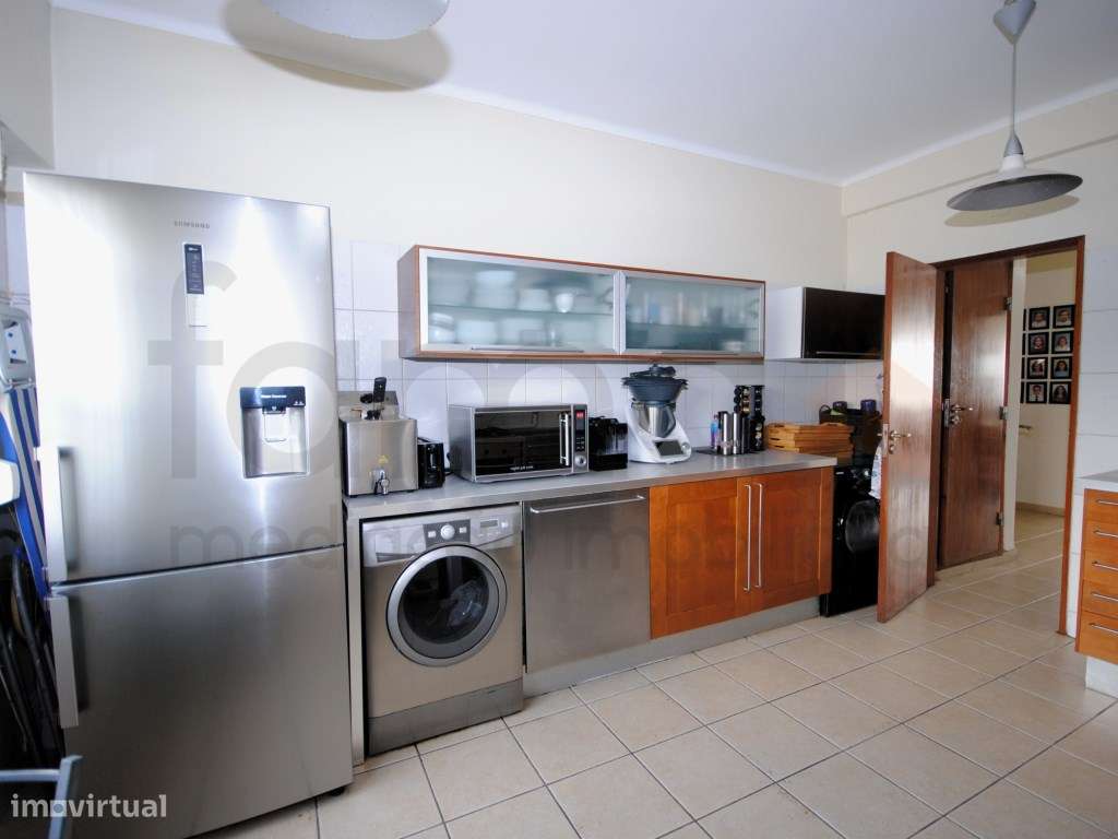 **Oportunidade Única: Moradia T6 à Venda!**-21