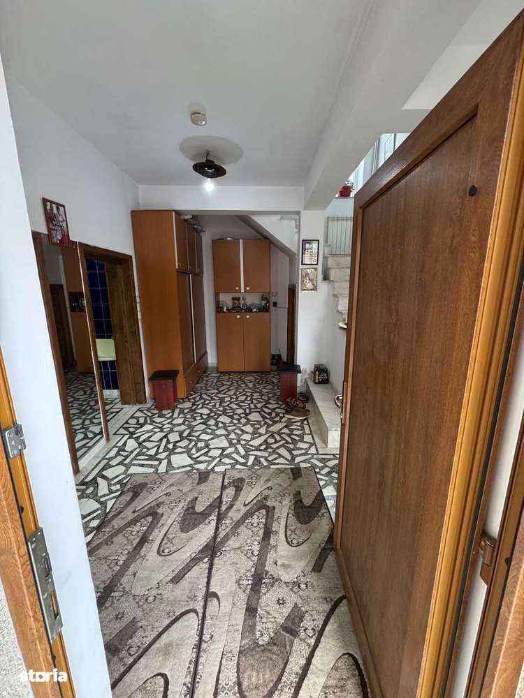 Casă cu 8 camere, subsol și mansardă Zona Sălaj Sector 5-9