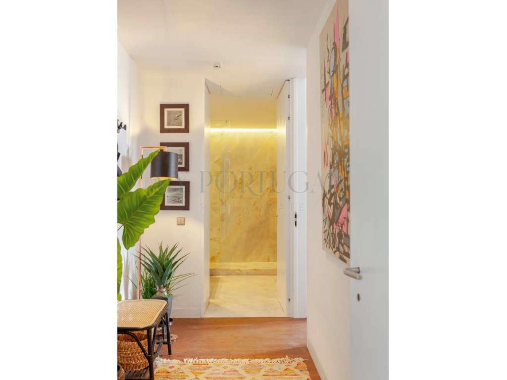 Refúgio de Design e Luz na Praça Dom Luís I - Onde o Rio encontra a...-20