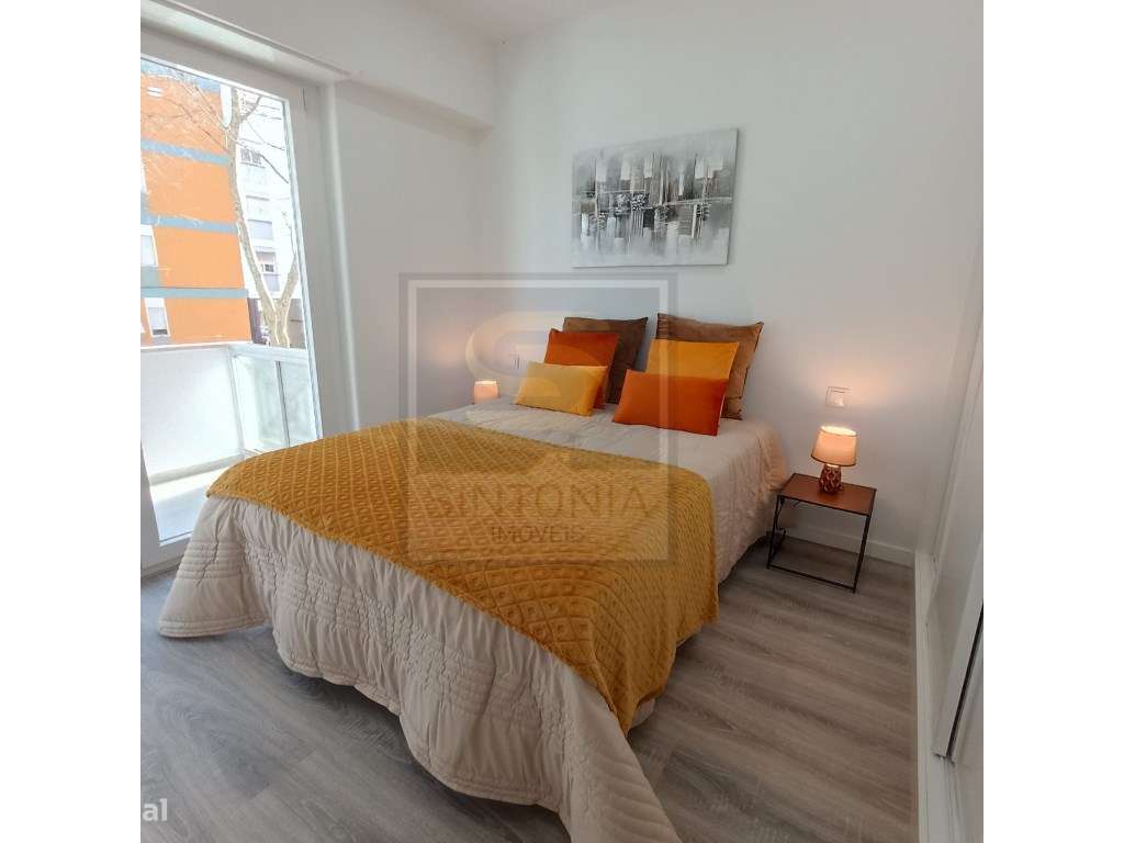 Apartamento T3 Totalmente Remodelado - Benfica-12