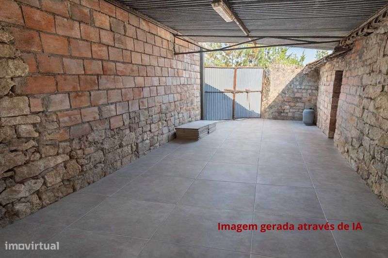 Moradia para recuperar no centro histórico de Aljubarrota - Grande imagem: 4/8