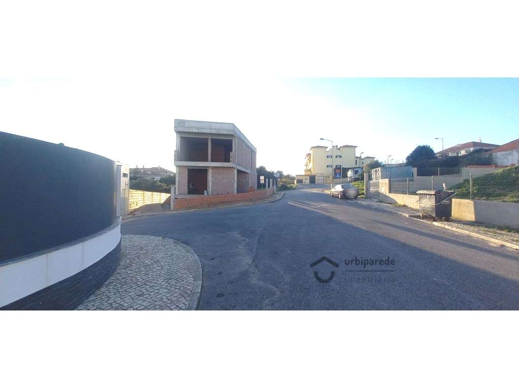 Moradia V4 na Adroana, em face de acabamento.-6