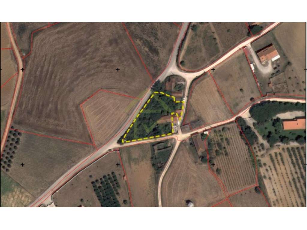 Casa Térrea para recuperar em terreno de 1840m2-10