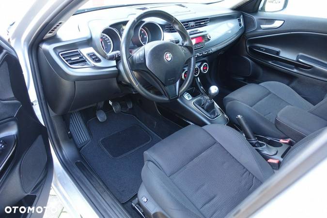 Alfa Romeo Giulietta 2.0 JTDM Distinctive - 8