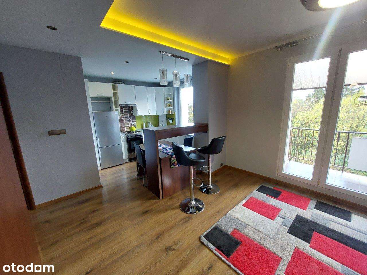 Kawalerka typu studio z balkonem z  pięknym widokiem na zieleń-0