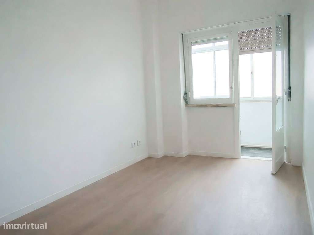 T2 Cacém em zona central perto de transportes - Grande imagem: 5/22