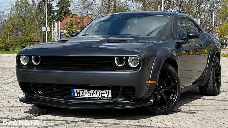 Dodge Challenger - 12