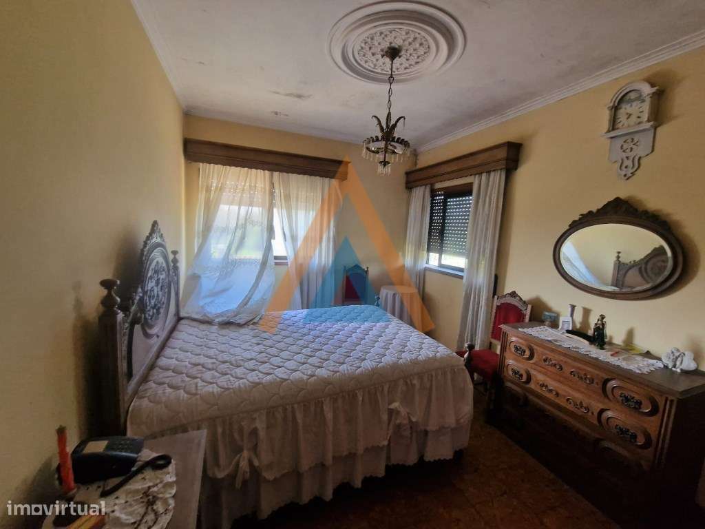Excecional casa com 3 pisos e anexos, amplos espaços, possibilidade...-20