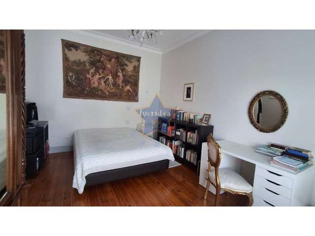 Moradia T4 com 4 casas de banho e jardim-6