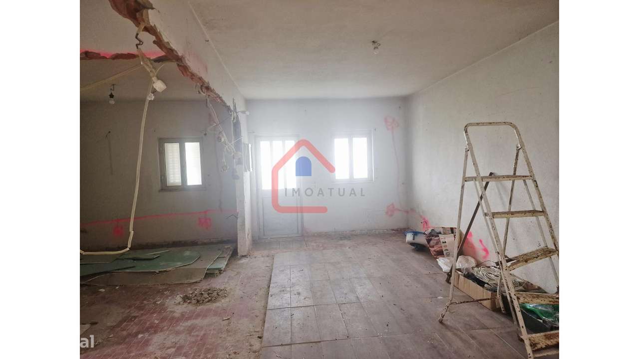 Moradia para Restaurar em Sesimbra-9