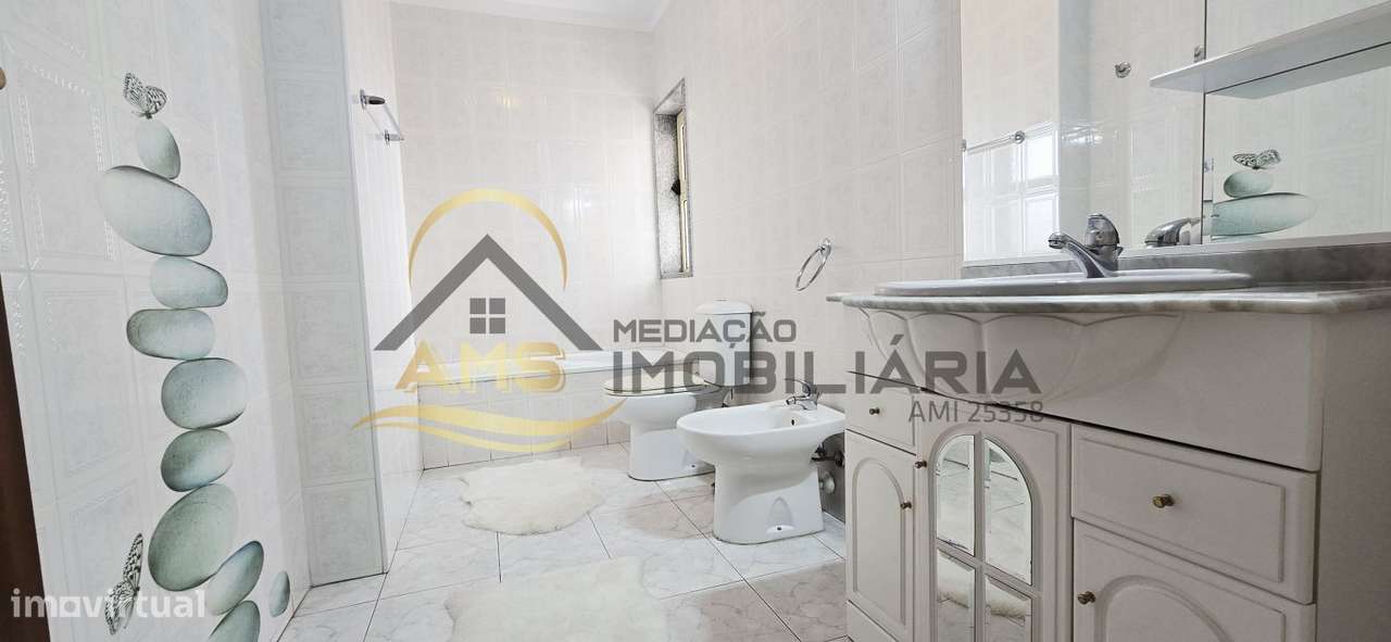 APARTAMENTO T3 COM TRÊS FRENTES E GARAGEM A 5 min a pé do Centro de-33