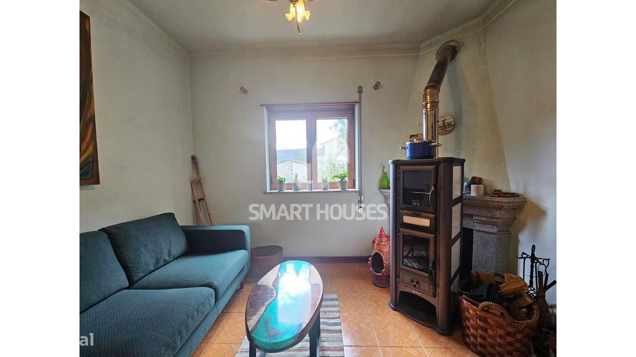 Moradia T3+1 em Avô c/ terreno-11