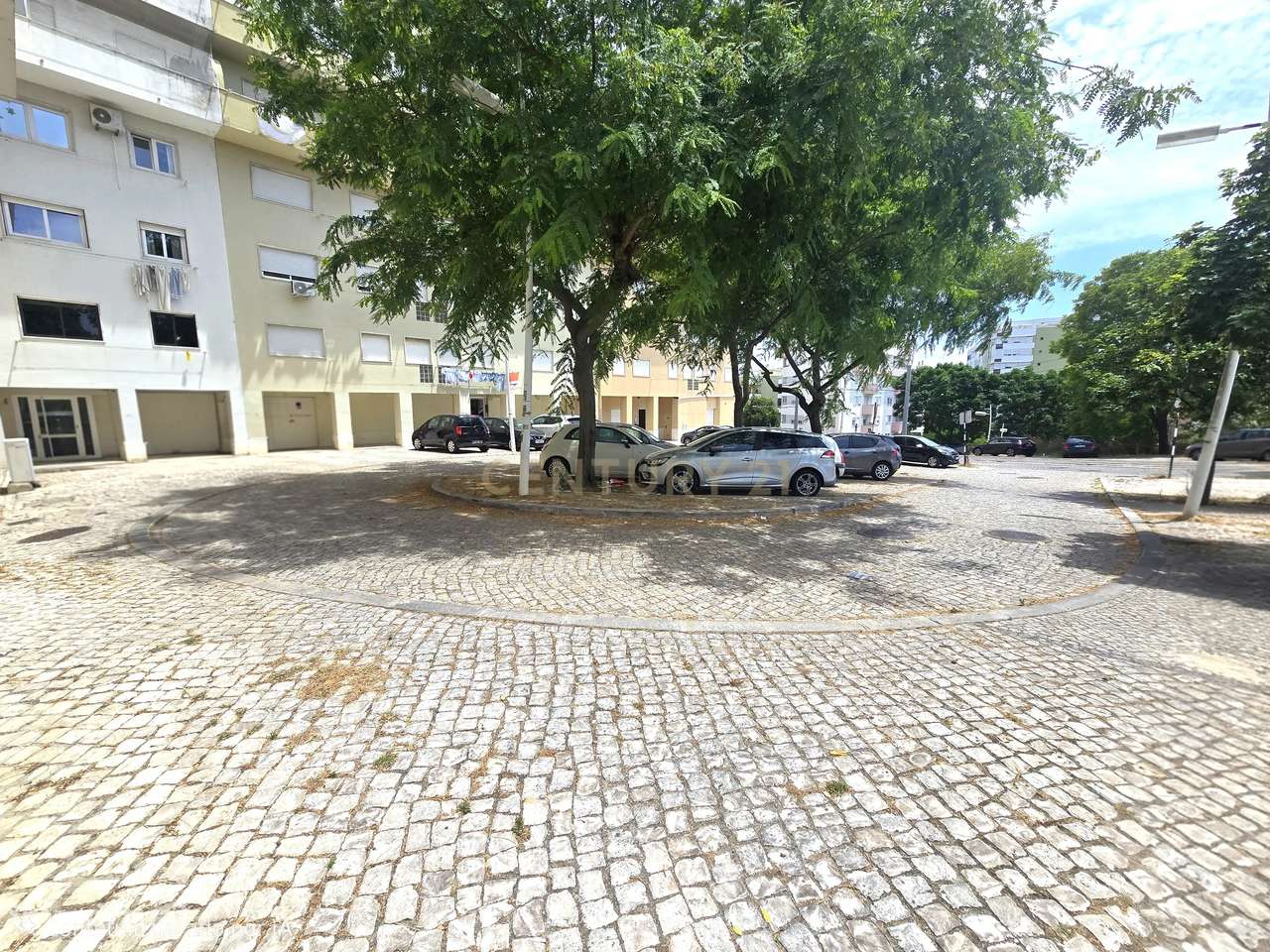 Apartamento T1 na Ramalha em Almada com Varandas e Elevador-22