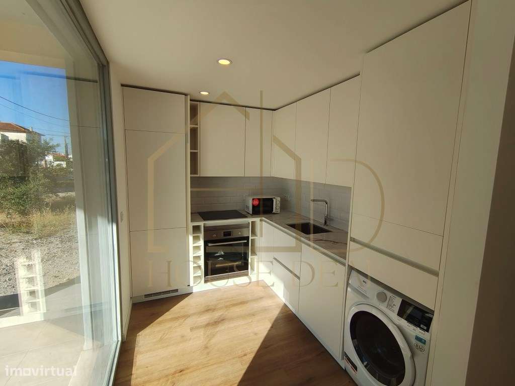 MODERNO Apartamento T1 com Logradouro. Quinta do Conde-6