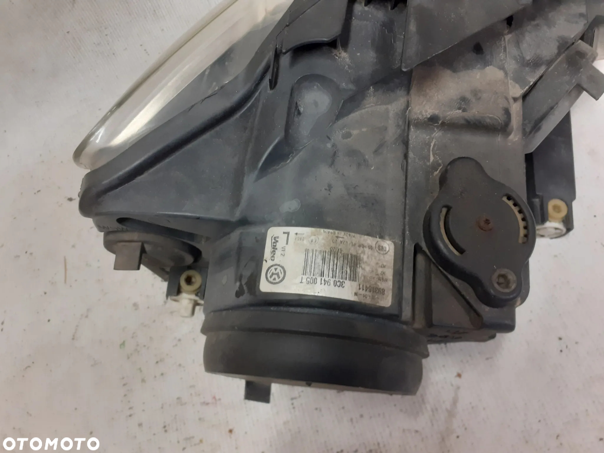 .  PRZOD PRZEDNIA LAMPA PRAWA VOLKSWAGEN PASSAT B6 - 3