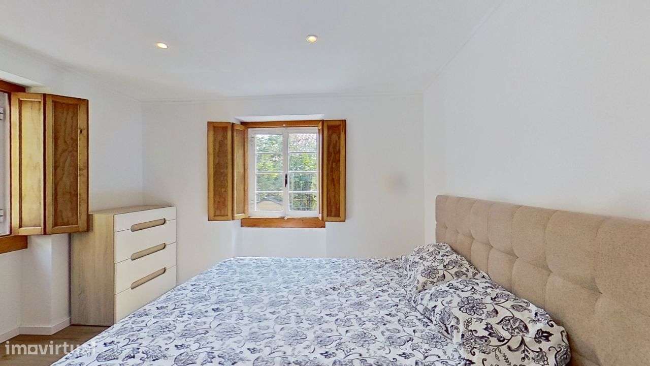 Moradia em Massamá, Rua Direita (tem anexos T-0 e T-2 independentes)-32