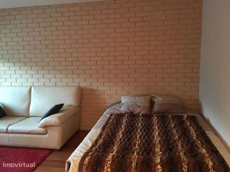 Excelente T0 mobilado junto ao Centro Comercial Alma Shopping - Grande imagem: 5/9