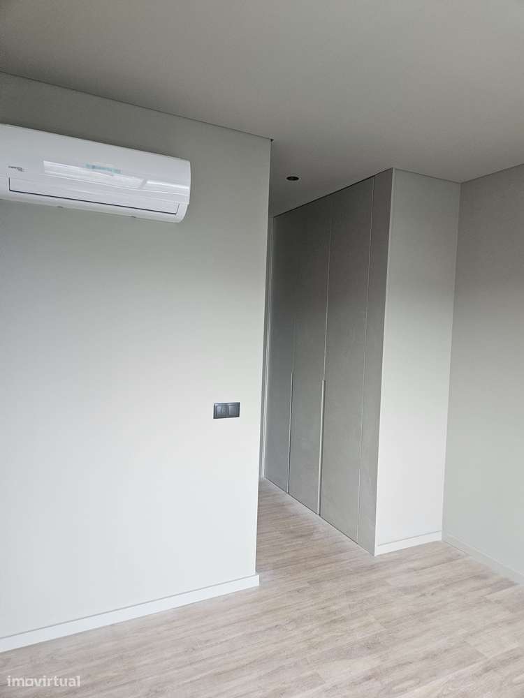 Moradia T4 com Piscina e Jardim-8