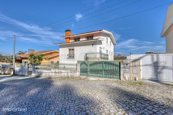 Moradia T5 em S. Félix da Marinha com garagem próximo da praia-0