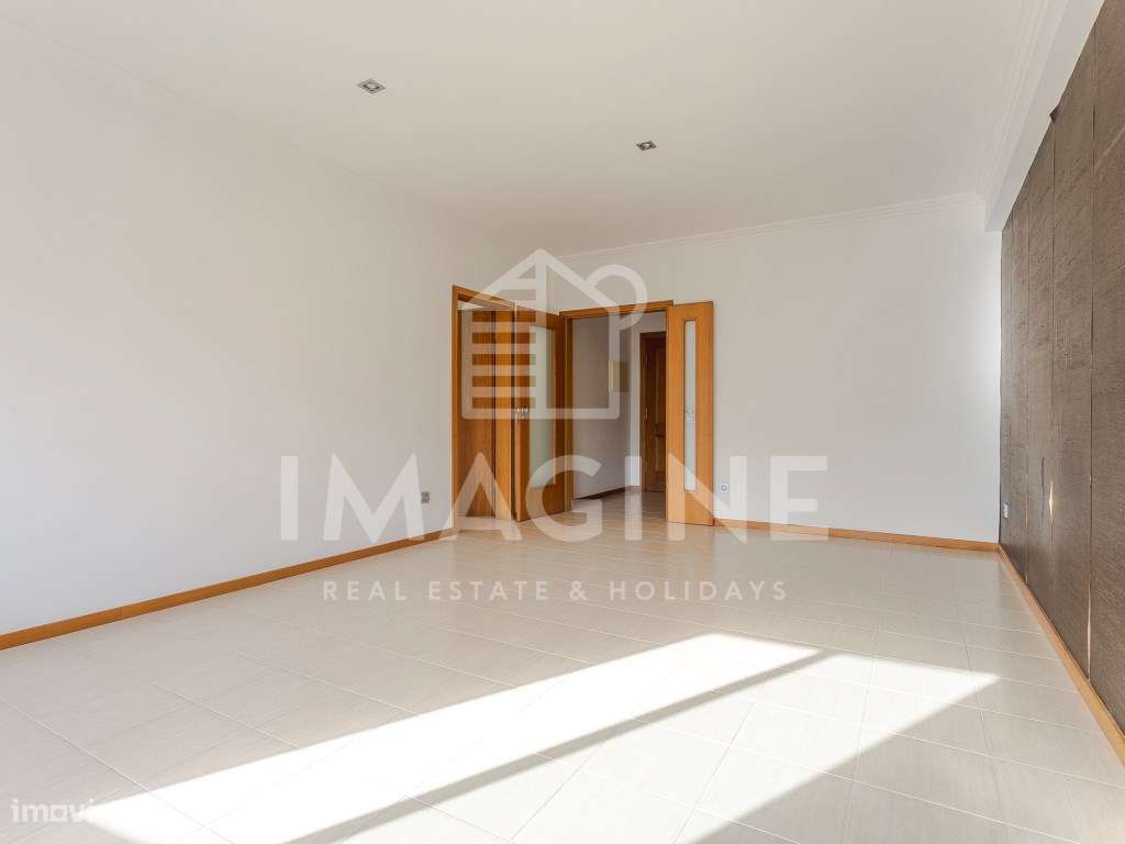 Apartamento T1 com excelentes áreas e parqueamento exterior privado... - Grande imagem: 4/26