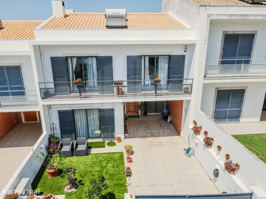 Moradia T3 Remodelada - Venda Nova, Sesimbra-0