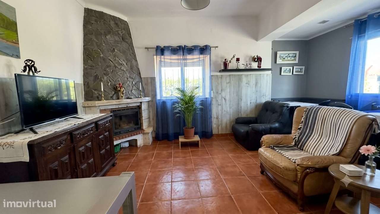Andar de Moradia T2 c/ Suite, Logradouro e Garagem-16