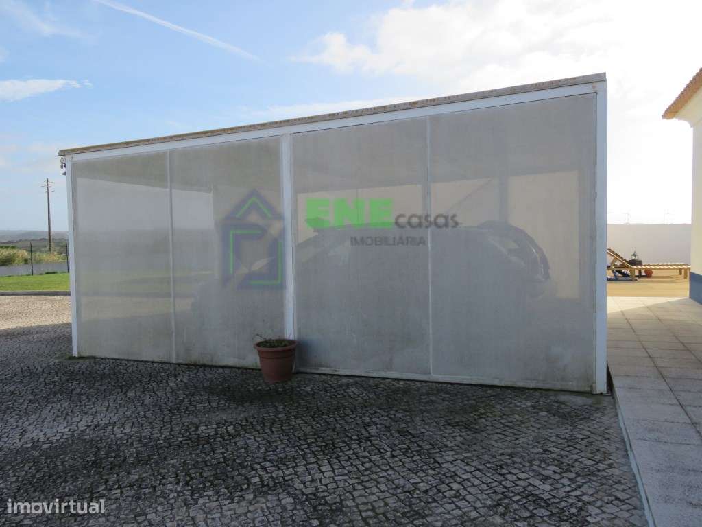Moradia T5 Isolada em Barril-8