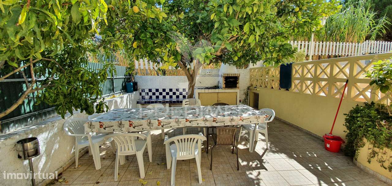 Moradia T4 + T2 + T2 + T1 + T1 + T1 c/piscina - Grande imagem: 4/24