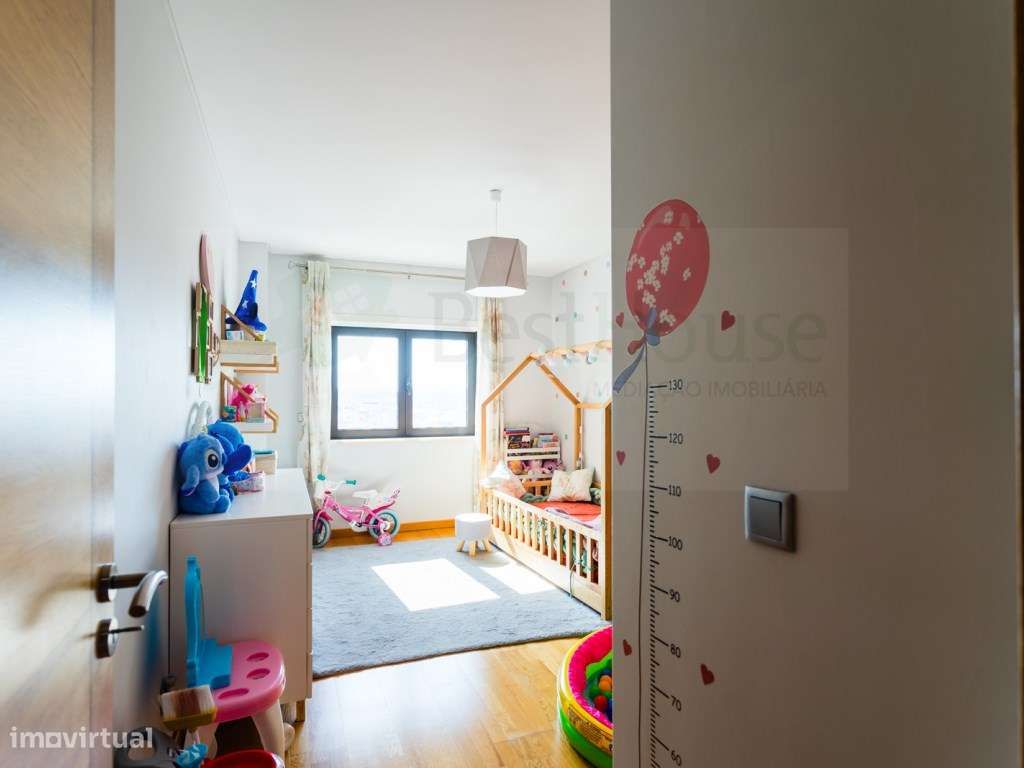 T3 Queluz com Terraço , garagem e suite.-13