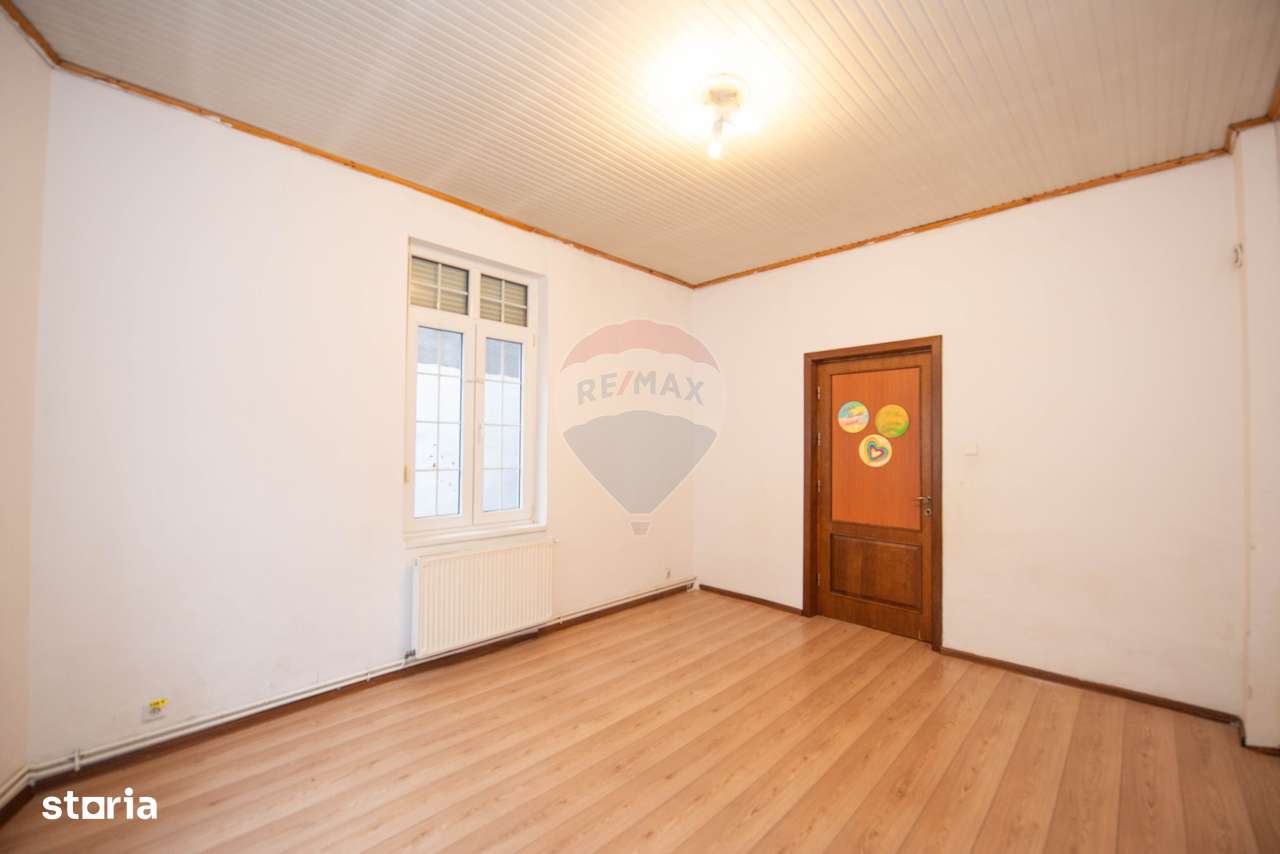 Vila interbelica cu 6 camere, de vanzare, 99 mpu, Parcul Cismigiu - Imagine principală: 5/20