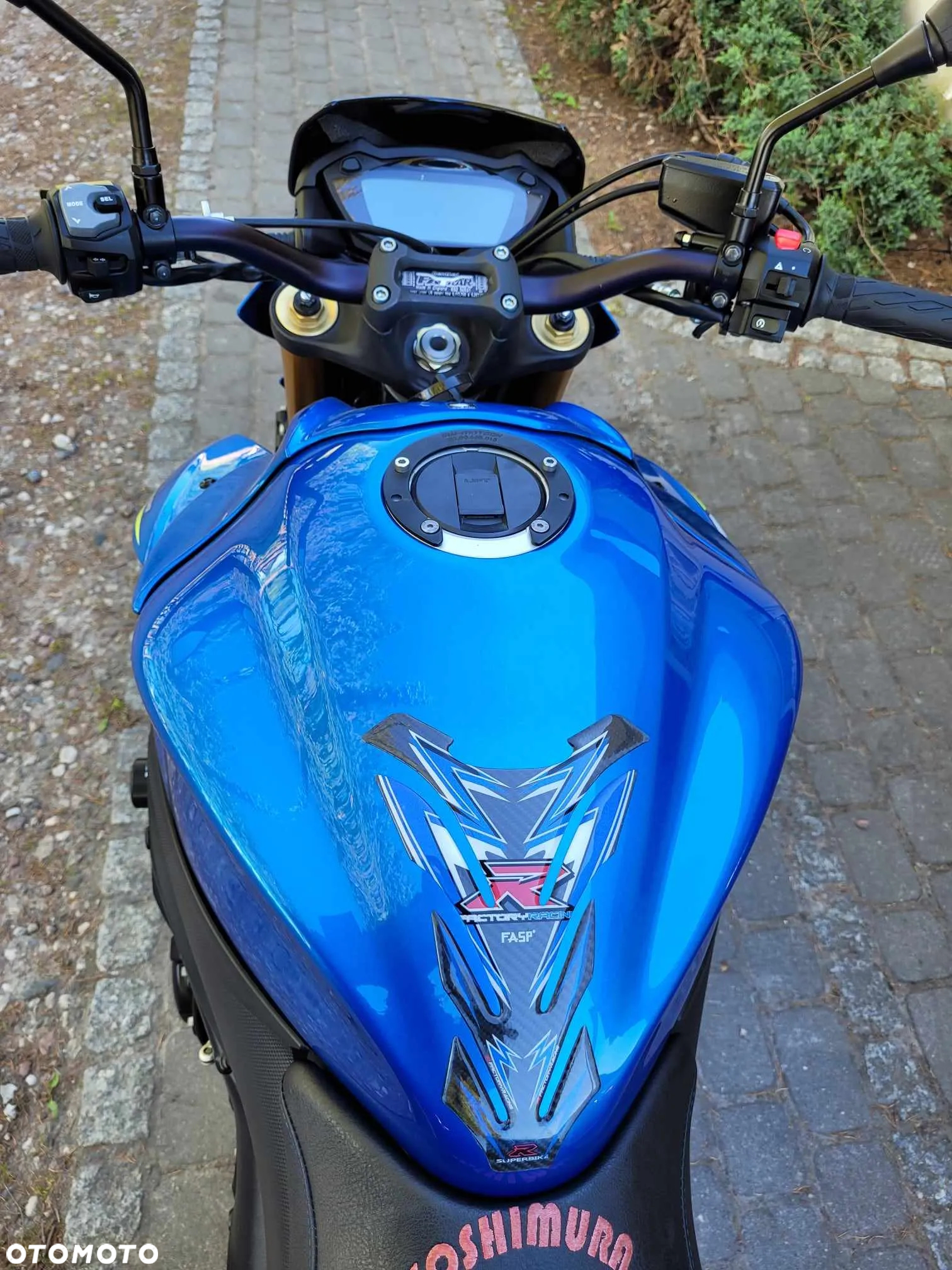 Suzuki GSX 1000 - 16