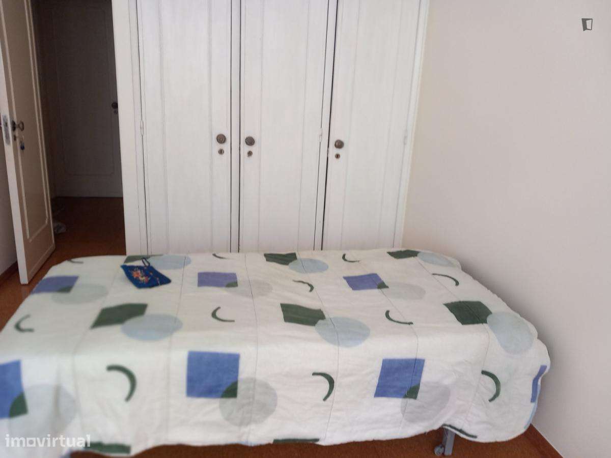 Quarto - localizado em Campolide Lisbon - Grande imagem: 4/7