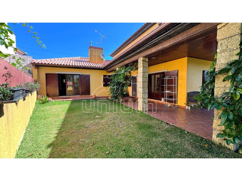 Moradia T4 Santa Marta de Portuzelo-8