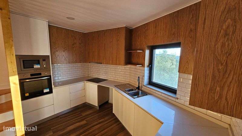 Moradia T3 recente com garagem, terraço e ar condicionado - Grande imagem: 4/12