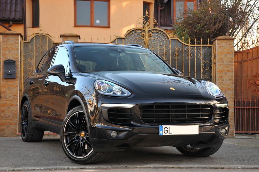Porsche Cayenne Hybrid 3.0 L S E 2015