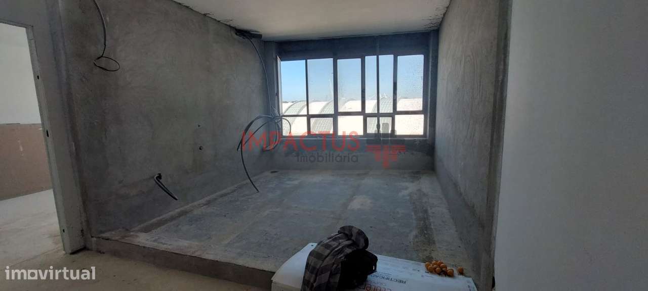 Apartamento T2 com terraço junto ao Metro-10