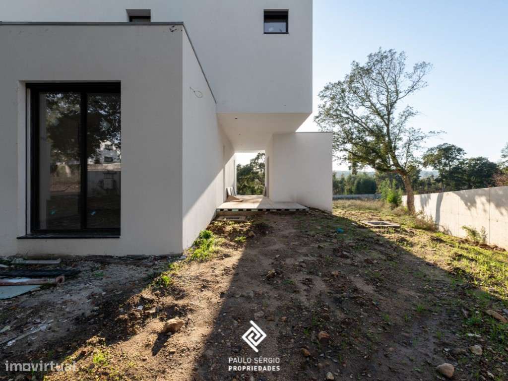 Moradia de luxo T4+1 em Vila Nova Gaia - Terreno 3435,50m2 - Grande imagem: 5/25