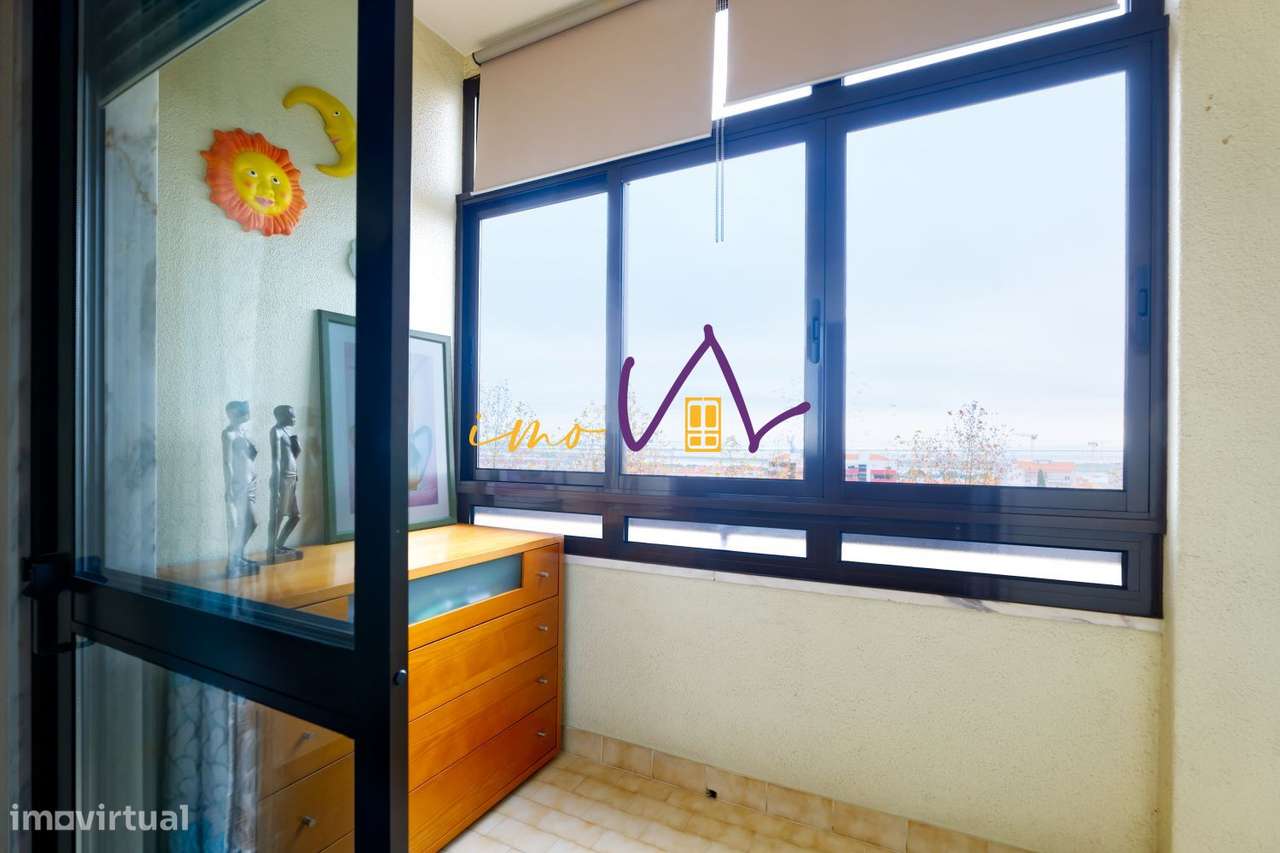 Apartamento T3 com excelentes áreas e uma vista deslumbrante sobre o-16