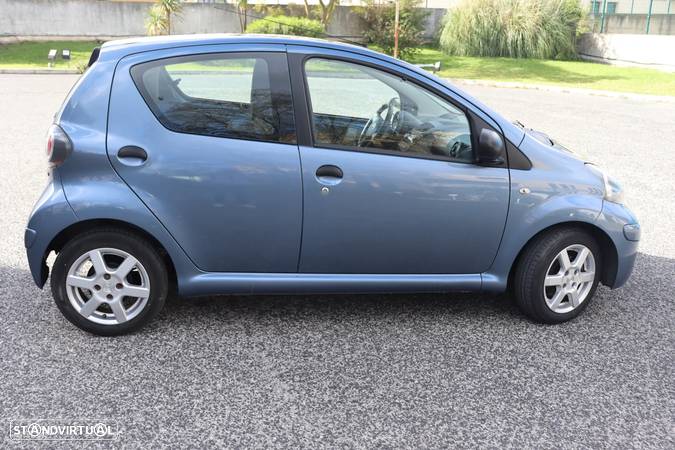 Toyota Aygo 1.0 Blue Edition+VSC - 27