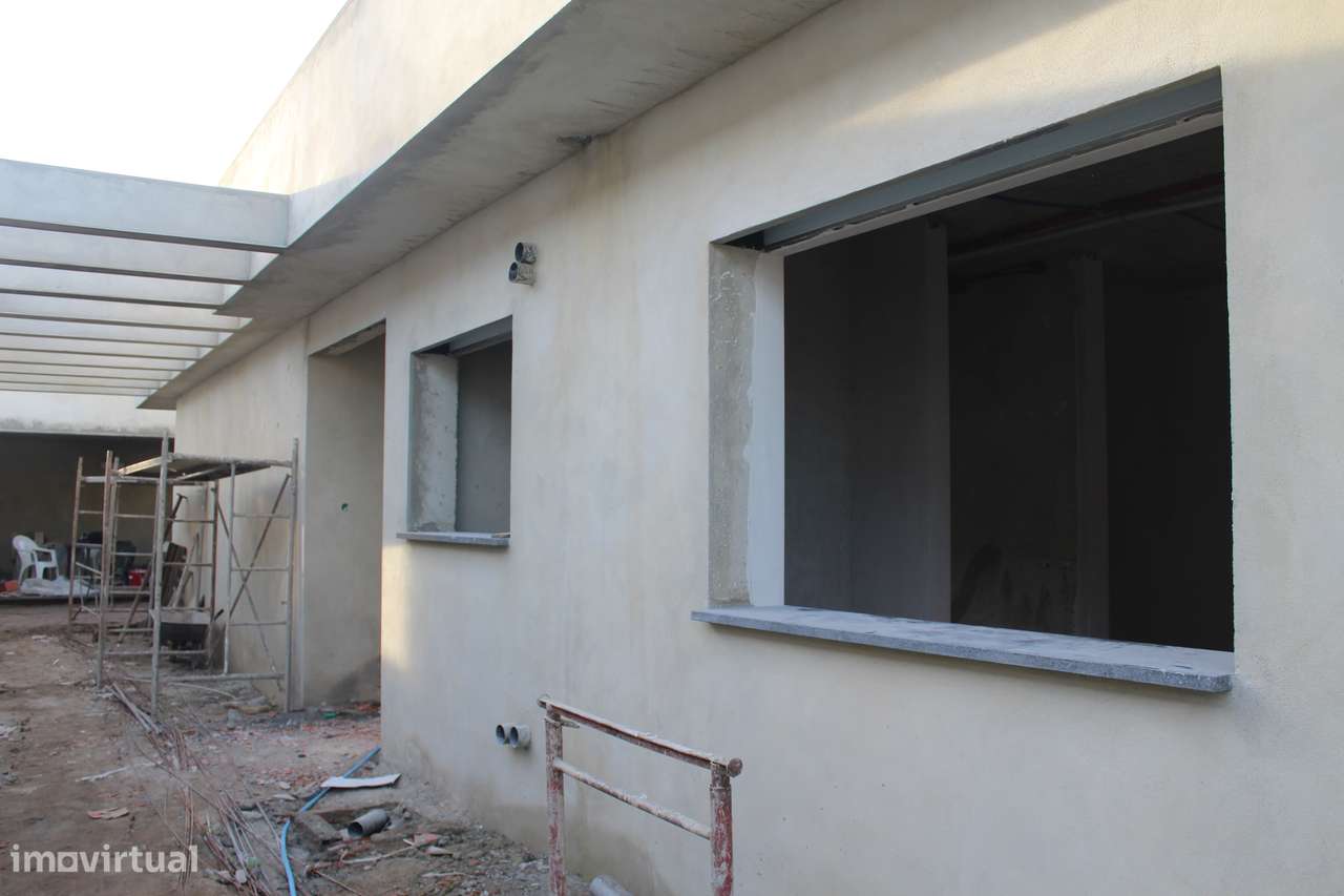 Moradia isolada com piscina e garagem em Azeitão-6