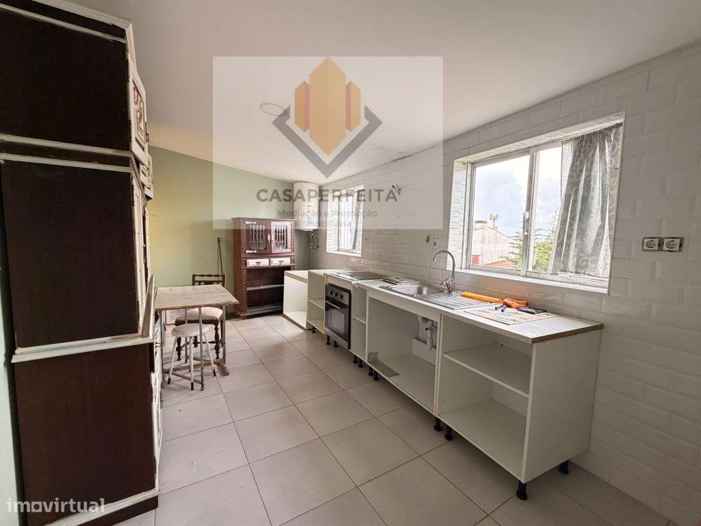 Andar Moradia T4 no 1º Piso - Coimbrões - Santa Marinha - Grande imagem: 2/15