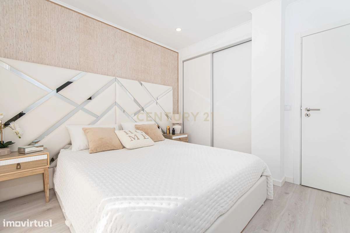 Moradia em Banda nova totalmente mobiliada – Quinta do Conde-8