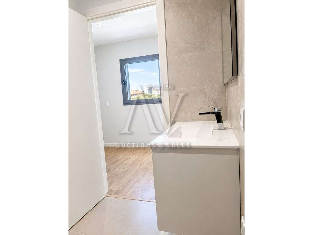 MORADIA V3+1 || Batalha || 294,50 m2 de construção-14
