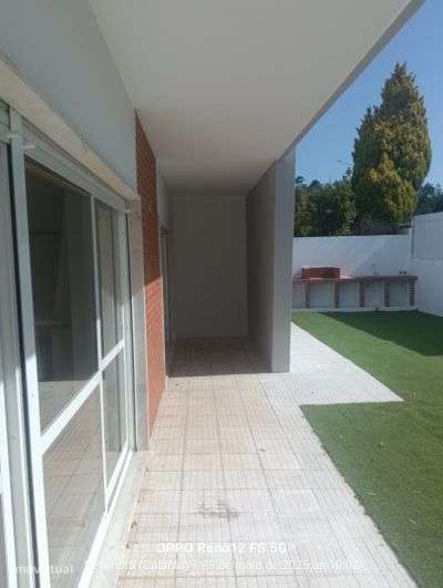 Moradia T4, localizada na zona da Cotovia, em Sesimbra-35