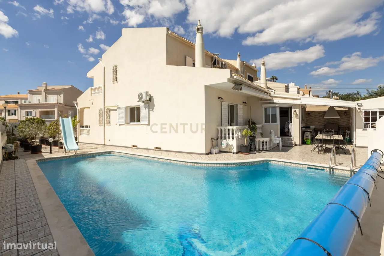 Moradia T3 com piscina e amplo espaço exterior-5