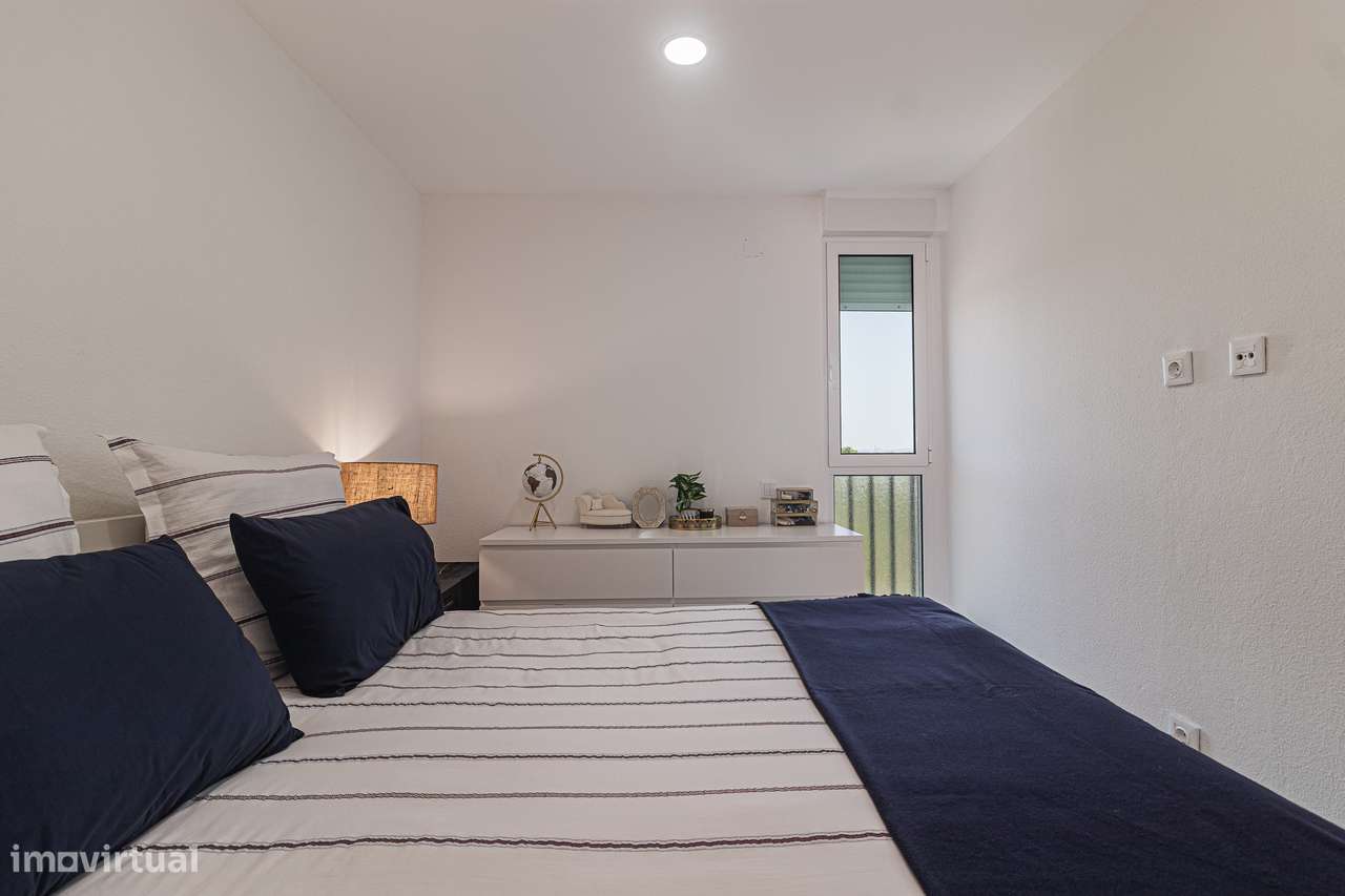Apartamento T2 + 1 totalmente remodelado, Corroios prédio com elevador-20