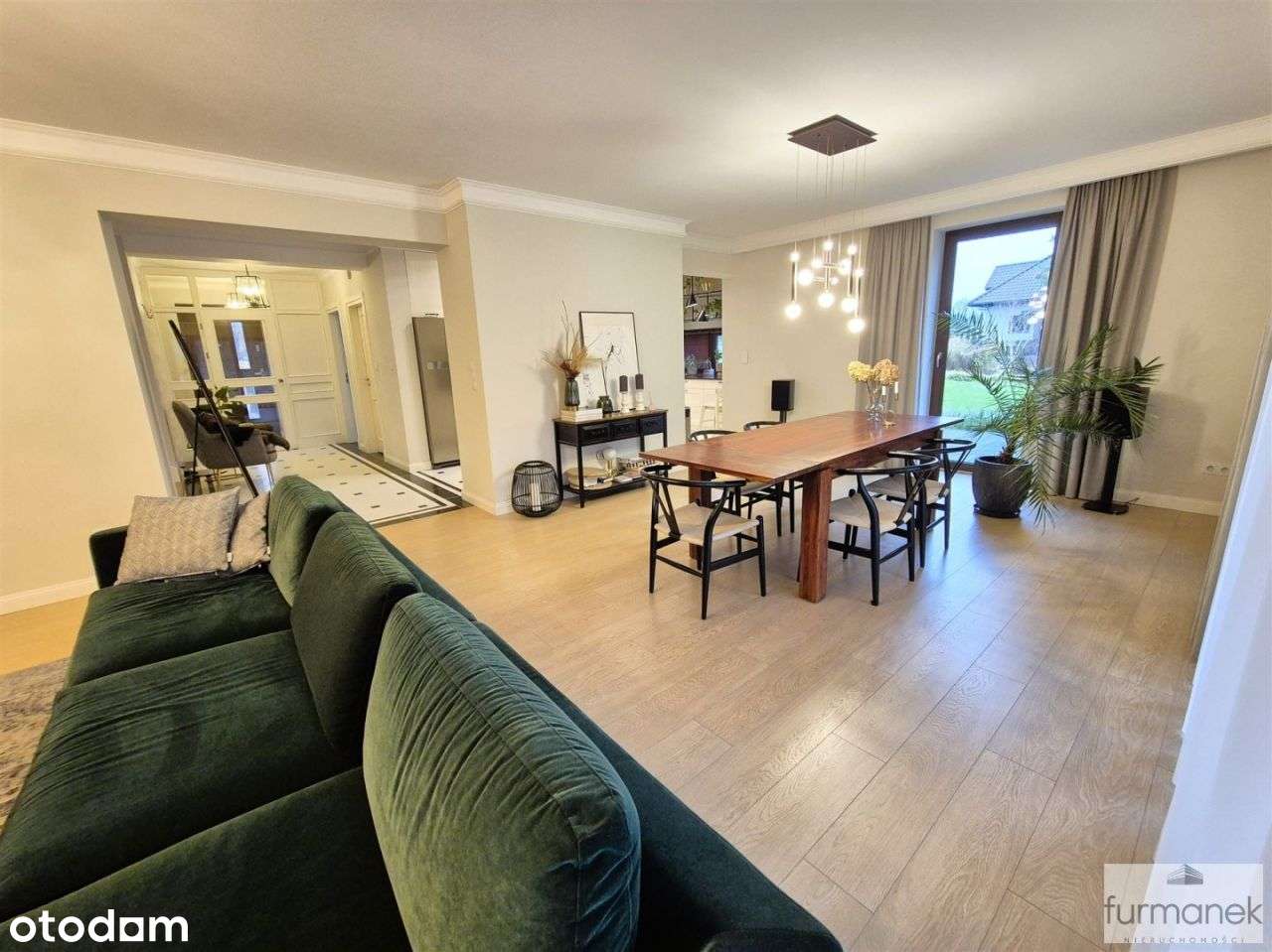 Stylowy, nowoczesny dom z dużym ogrodem-9