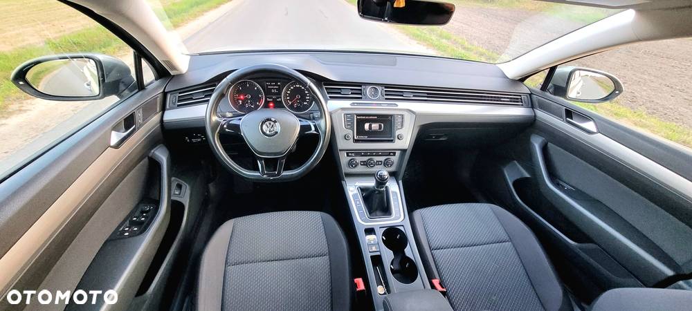 Volkswagen Passat 1.6 TDI BMT Comfortline - 9