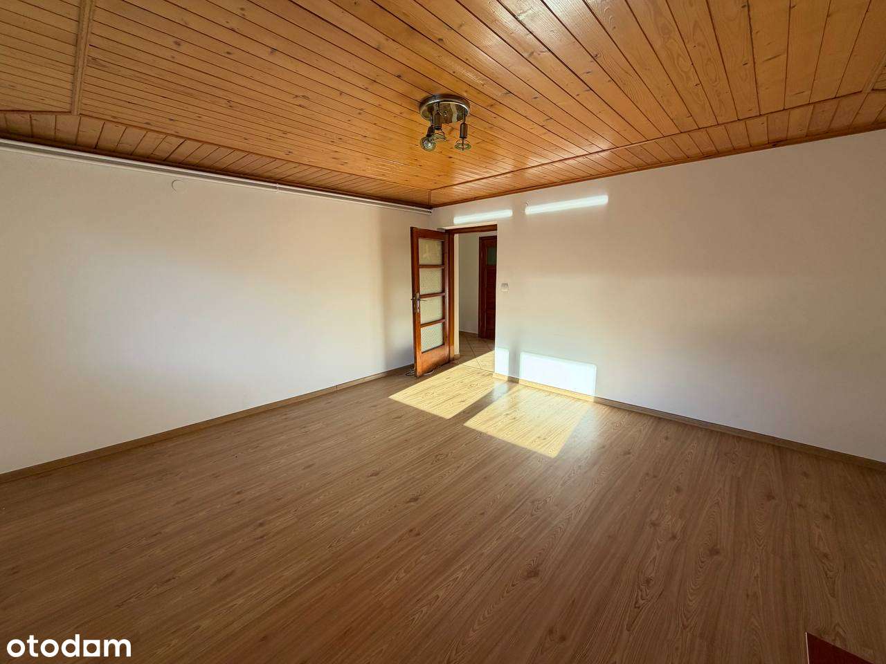 Na sprzedaż połowa domu z dwoma niezależnymi kondygnacjami + Garaż-15