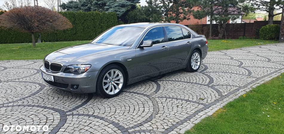 BMW Seria 7 750i L - 8